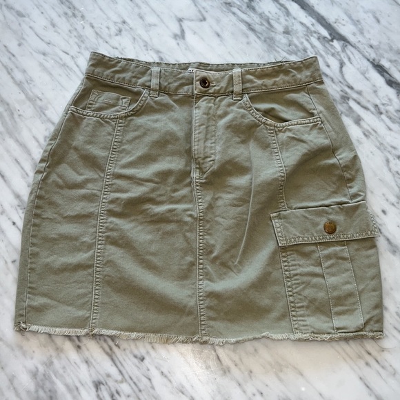Zara High Waisted Cargo Skirt, Size M - Picture 7 of 9